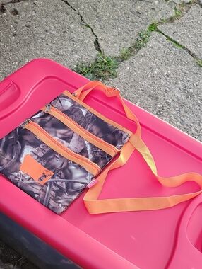 5 For 25.00/Hunting Fanny Pack Style Purse W/ 3 Compartments